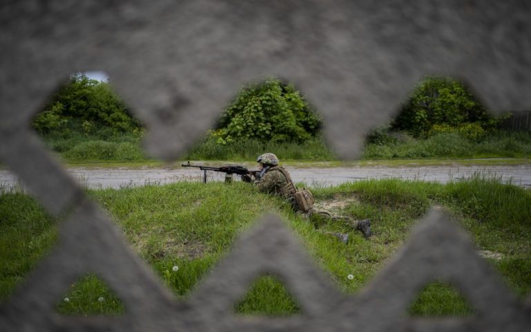 "Застали ворога зі спущеними штанами": рашисти потрапили в пасту ЗСУ в Сєвєродонецьку 7 a269f40f437f19d9e704844ead7ebb6b