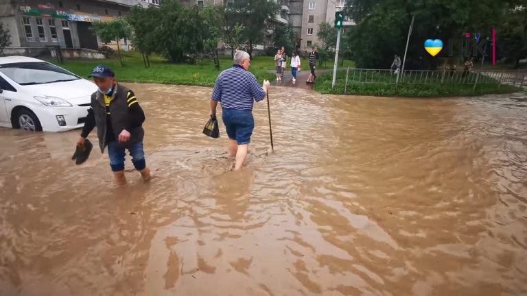 Що не злива – то підтоплення: чому плаває Івано-Франківськ (ВІДЕО) 11 s1 7