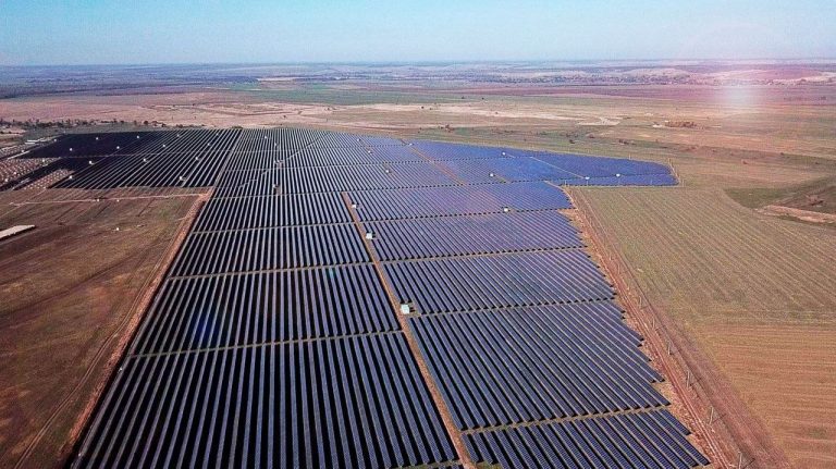 Російські окупанти вкрали найбільшу в Україні сонячну електростанцію 1 tokmak sonyachna stancziya