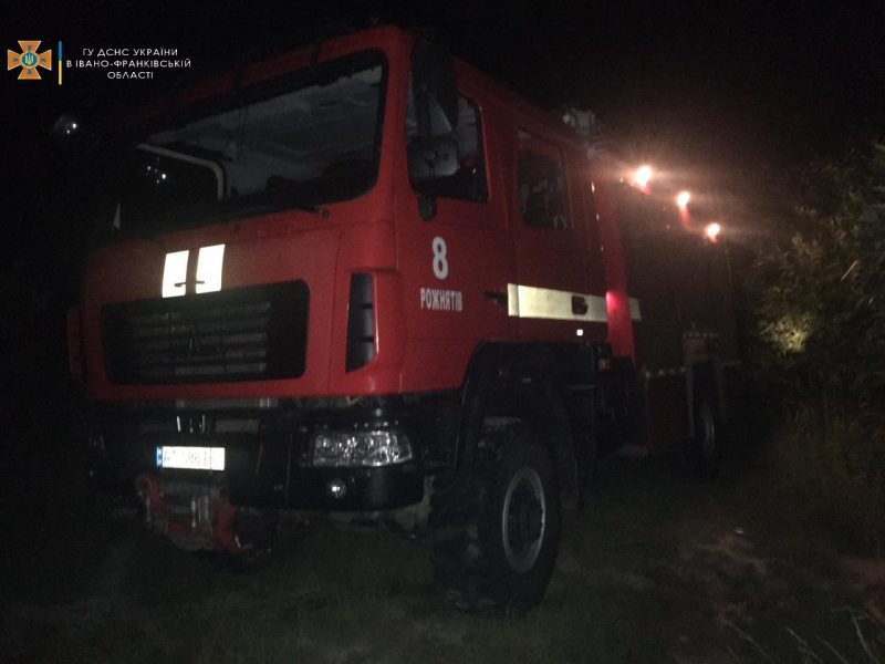 На Рожнятівщині сталася пожежа: рятувальники знайшли мертвого чоловіка (ФОТО)