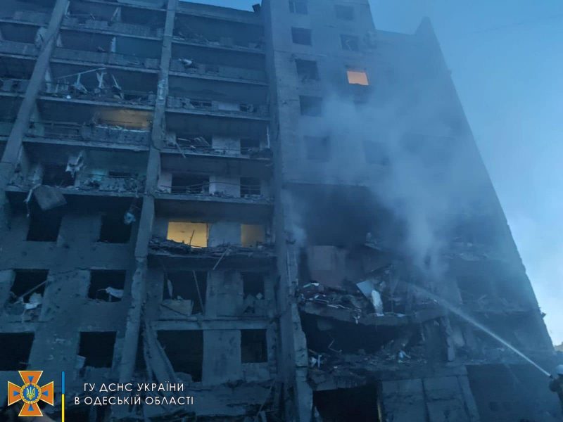 Росіяни вночі "вдарили" по Одещині: 17 загиблих, понад 30 постраждалих (ФОТО)