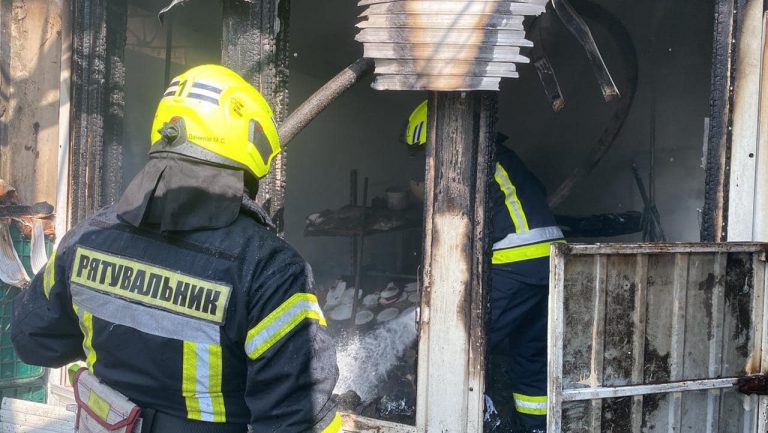 Вогнеборці ліквідували пожежу магазину на Пасічній (ФОТО, ВІДЕО) 3 291463590 348272424128794 8449960604042669830 n