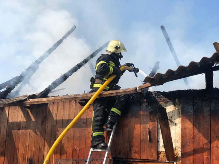 На Надвірнянщині горів господарський комплекс: які наслідки (ФОТО) 12 291654575 348335960789107 5836653006652711757 n