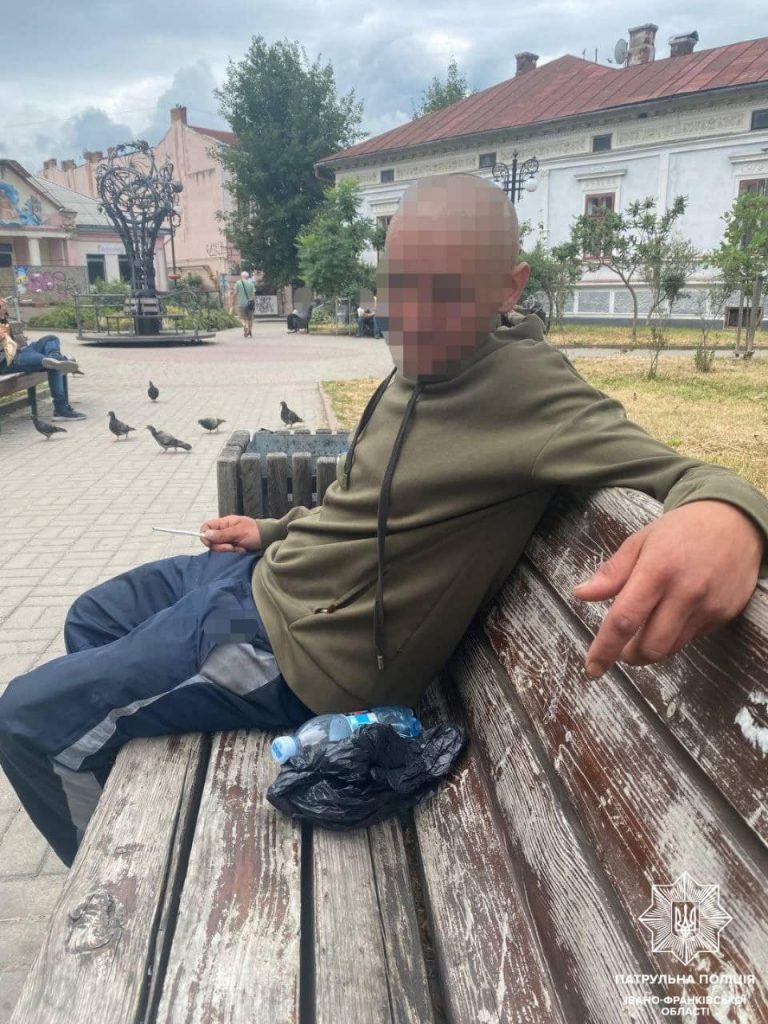 Хотів втекти: у Франківську затримали чоловіка, якого розшукує поліція Львівщини (ФОТО) 2 Хотів втекти: у Франківську затримали чоловіка, якого розшукує поліція Львівщини (ФОТО)