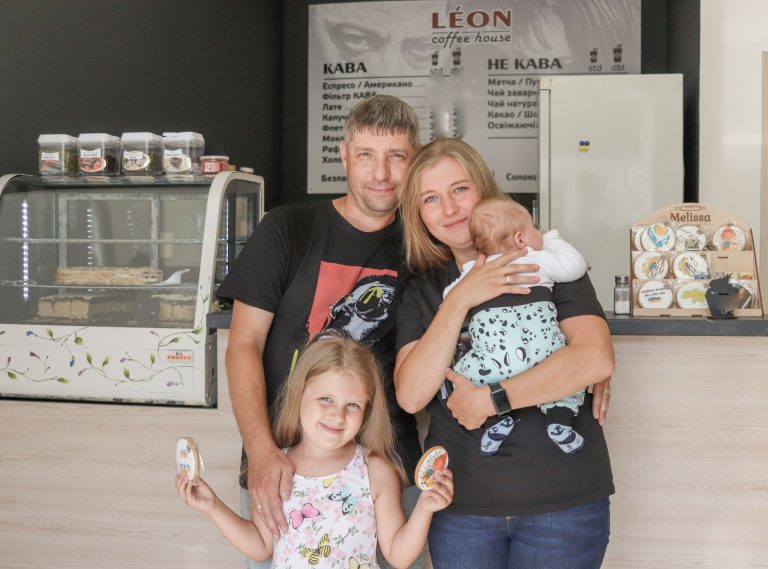 Сміливе рішення: у Калуші переселенці і сина народили, і кав'ярню відкрили (ФОТО) 7 Сміливе рішення: у Калуші переселенці і сина народили, і кав'ярню відкрили (ФОТО)