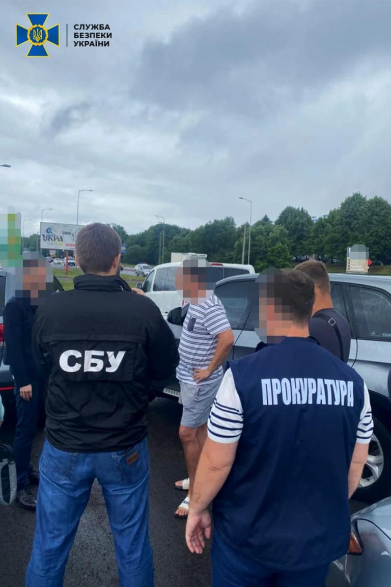 За "пакет документів" хотів 7500 доларів: житель Львівщини "переправляв" чоловіків за кордон (ФОТО) 1 За "пакет документів" хотів 7500 доларів: житель Львівщини "переправляв" чоловіків за кордон (ФОТО)