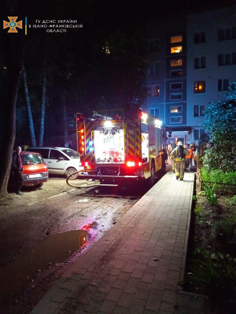 У Франківську горіла квартира в багатоповерхівці. На пожежі врятували дві людини (ФОТО) 8 293292443 354554406833929 5222735551023935133 n