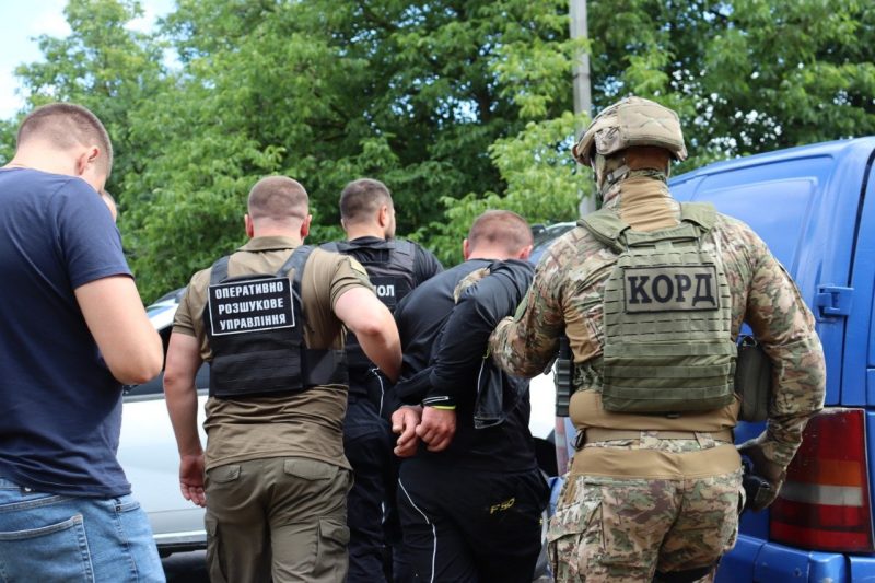На Закарпатті прикордонники за 500 метрів до державного кордону затримали "ухилянтів" (ФОТО)