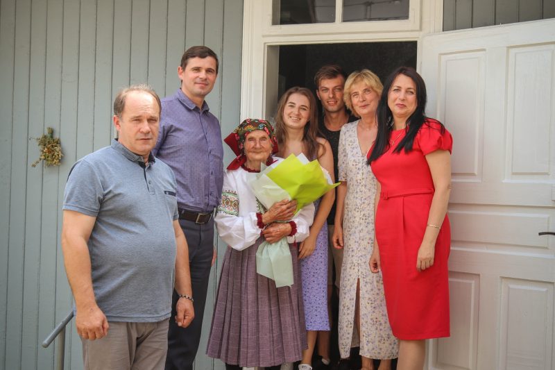 Многая літ: жителька Калуської громади відзначила 100-літній ювілей (ФОТО)