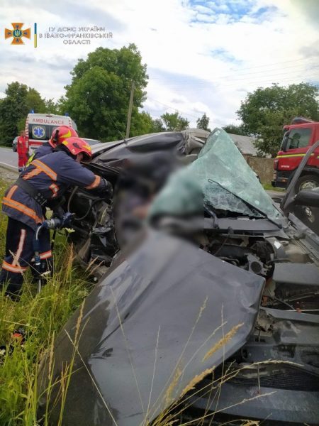 Смертельна аварія у Дем'янові: зіткнулися легковик і вантажівка (ФОТО)