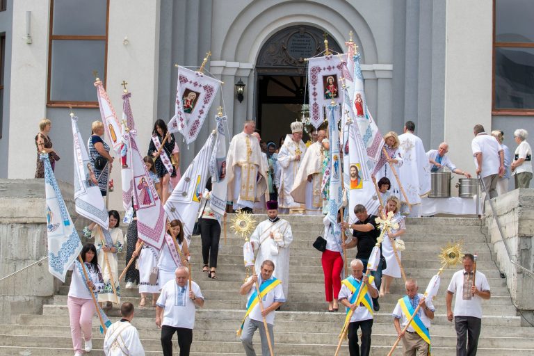 У Франківську відзначили першу річницю найбільшого храму міста (ФОТО) 5 295494393 611895393840054 1441592431622916210 n