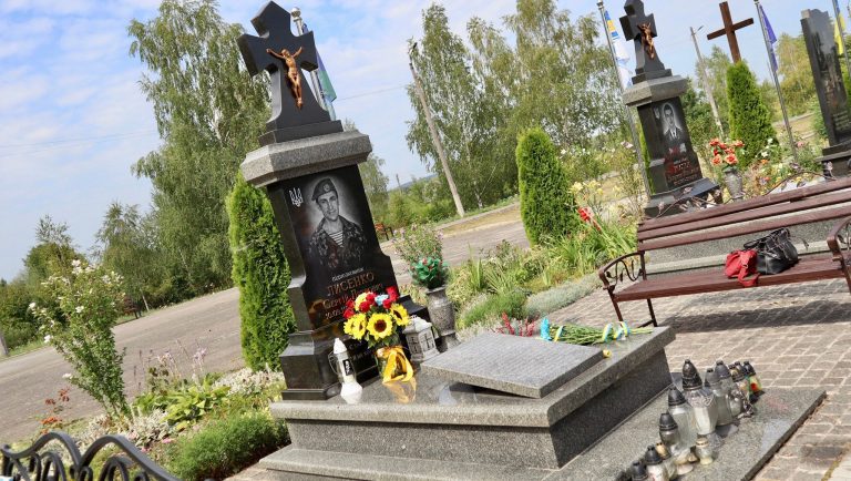 Його життя забрав зрадник: у Коломиї вшанували героя-спецпризначенця (ФОТО) 11 295955660 489792673150451 7390410658868473019 n