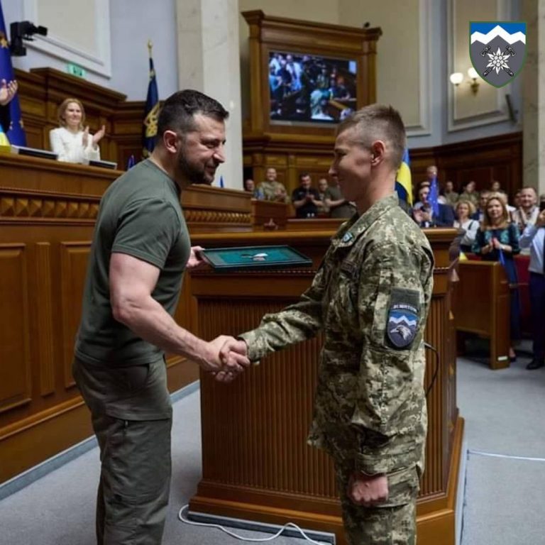 Коломийські "Едельвейси" отримали з рук президента «Хрест бойових заслуг» (ФОТО)