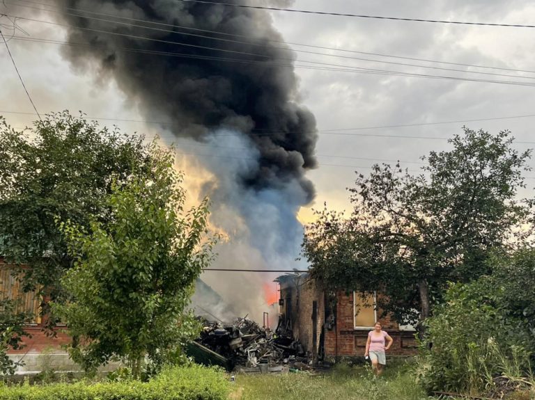 На Донеччині ракетним ударом пошкодили крамницю та будинок 5 2b3ba0cb ef8d 475d 8e79 ad1532499955