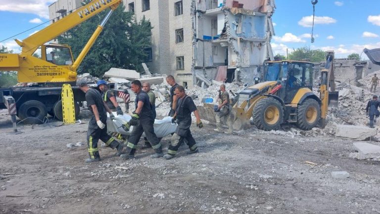 Часів Яр: зросла кількість жертв внаслідок ракетного удару (ФОТО) 3 57af069a 798d 440b 95bc 0bd21f220858