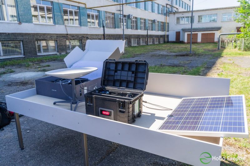 На Прикарпатті розробили зарядну станцію на сонячних панелях для ЗСУ (ФОТО)