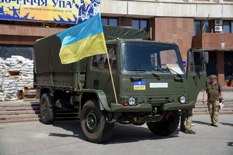 Це авто перевозитиме все: вантажівку від Прикарпаття дали на передову (ФОТО) 11 62de344068371266088365