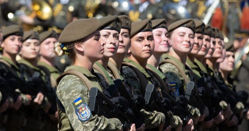 4 000 в зоні бойових дій: скільки жінок зараз у складі ЗСУ