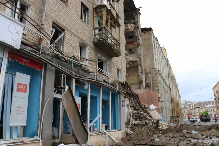 За ніч Харків тричі зазнав ракетного удару (ФОТО) 1 958334 big