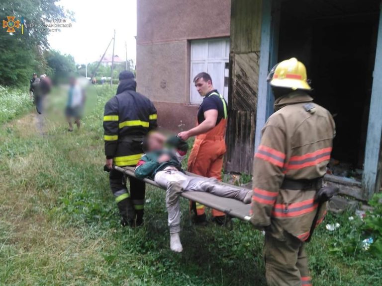 На Прикарпатті чоловік не міг злізти з водонапірної вежі, допомогли рятувальники (ФОТО) 8 FB IMG 1657173613429