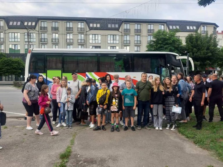 До Румунії вирушили діти захисників з Калуша 9 FB IMG 1657956678490