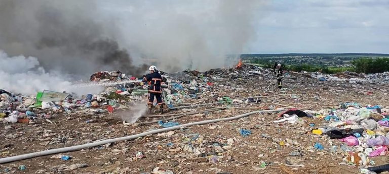 У Тлумачі знову горить сміття на полігоні (ФОТО) 6 FB IMG 1657962869188