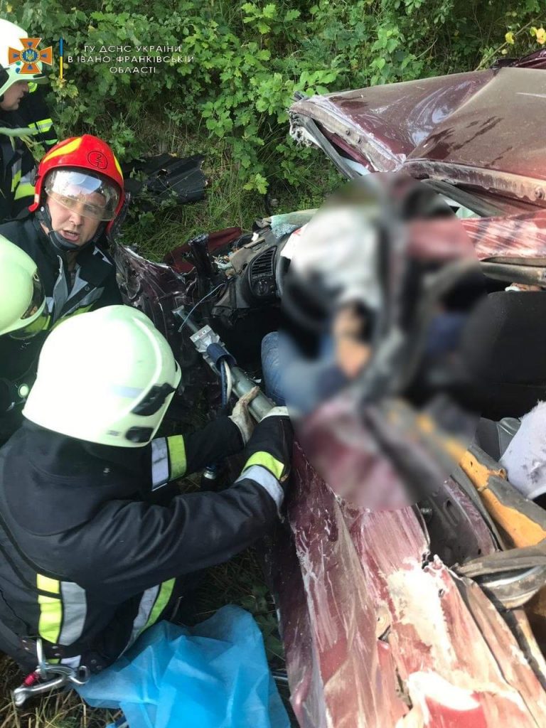 На Франківщині зіштовхнулися легковик та вантажівка: травмувався чоловік (ФОТО) 6 FB IMG 1658299204221