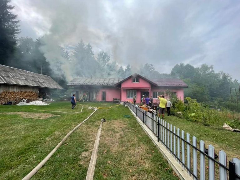 На Калущині загорівся житловий будинок (ФОТО) 1 FB IMG 1659280720033