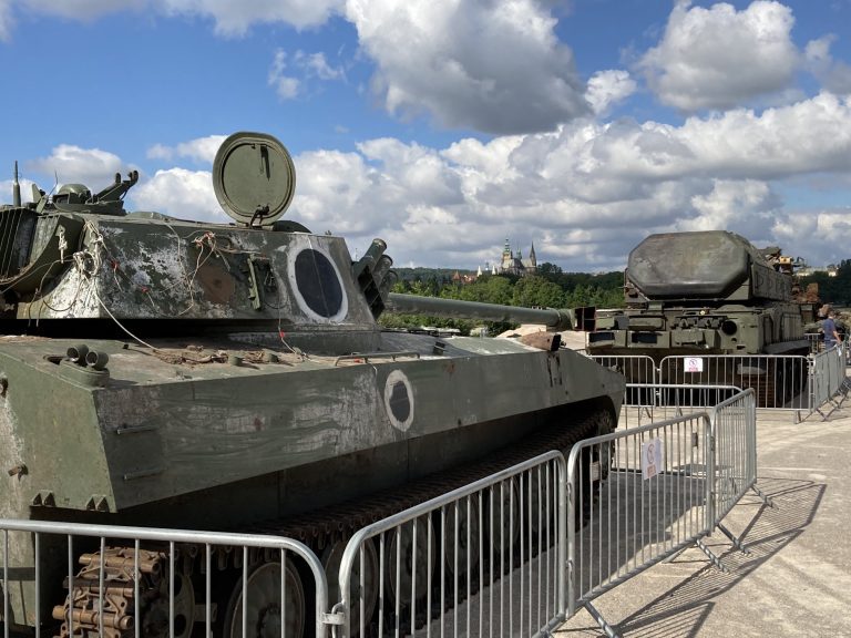 Знищену в Україні російську техніку виставили у центрі Праги 5 FXX3QeqX0AAsH1b