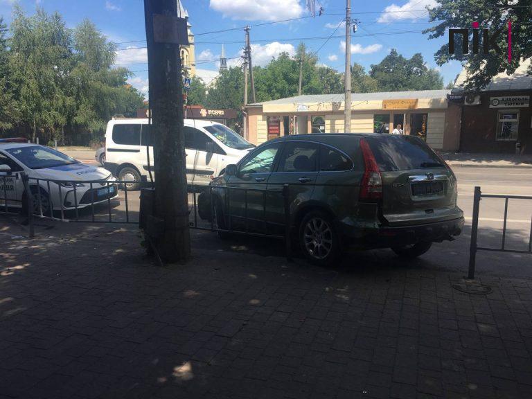 ДТП у Франківську: поліція на місці події (ФОТОФАКТ) 2 IMG 20220718 125757 722