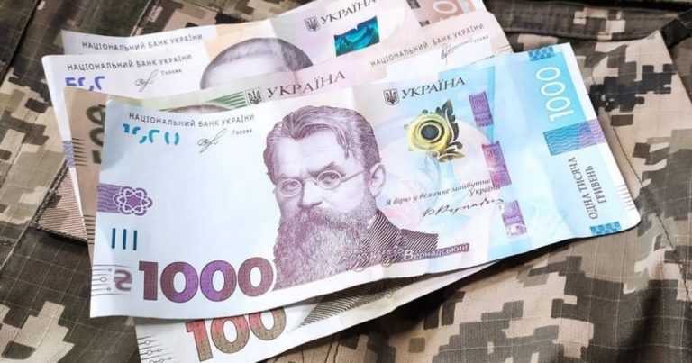 Мінфін повідомив, скільки коштів іде в Україні на зарплату військових (ІНФОГРАФІКА) 8 c890762f4ef9a28f40bec5730c38014c