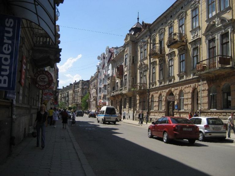 До уваги водіїв: у Франківську перекриють частину вулиці Мазепи (СХЕМА)