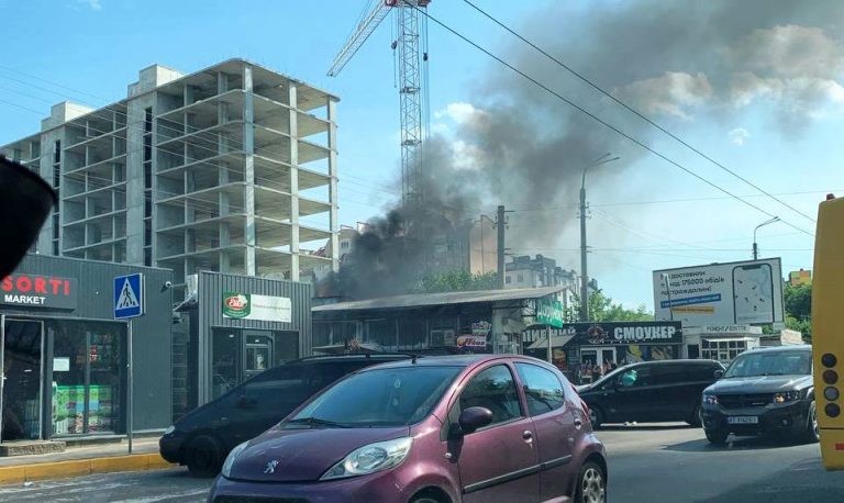 Пожежа на Пасічній: на місці події рятувальники та інші служби (ФОТО, ВІДЕО) 12 photo 2022 07 01 16 45 27