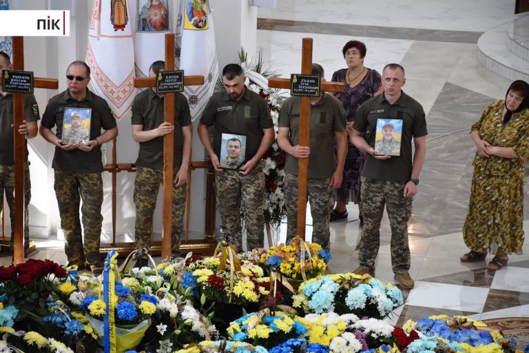 Вічна пам'ять: у Франківську прощаються із трьома полеглими бійцями (ФОТО) 2 photo 2022 07 04 12 59 58 2