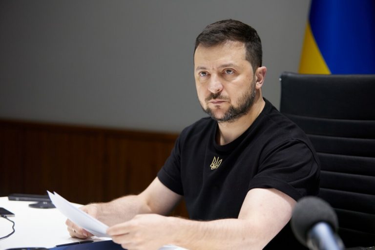 Зеленський сказав, чи є українці, які мають сумнів у перемозі 7 Зеленський сказав, що не до кінця впевнений, що путін ще живий
