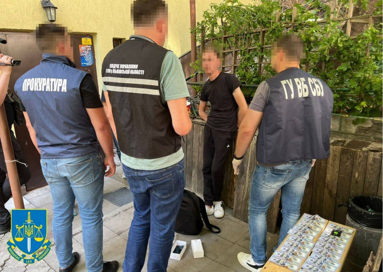 На Львівщині затримали чоловіка, який за 4 тисячі доларів переправляв ухилянтів за кордон (ФОТО) 5 1