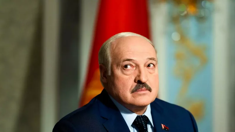 Лукашенко привітав українців з Днем Незалежності і побажав "мирного неба"