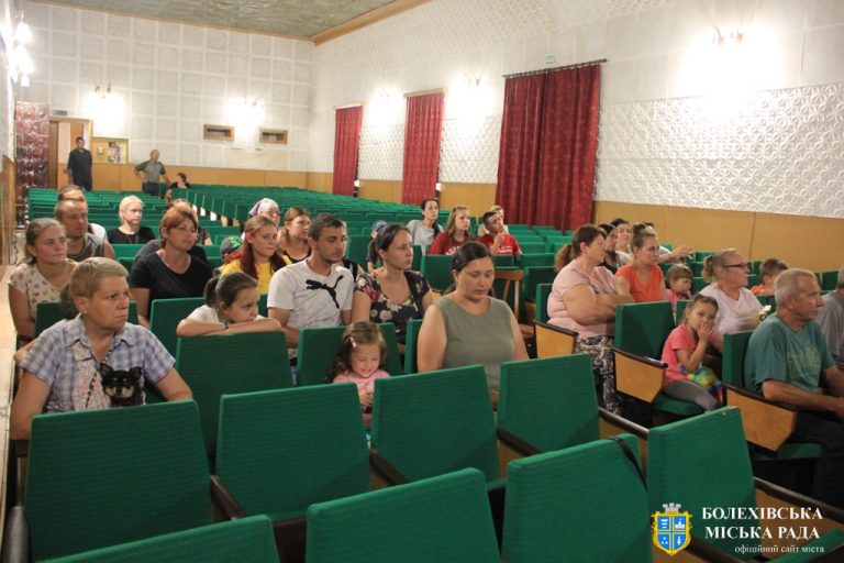 У Болехові зібрали переселенців, щоб розпитати, що їх турбує (ФОТО) 4 У Болехові зібрали переселенців, щоб розпитати, що їх турбує (ФОТО)