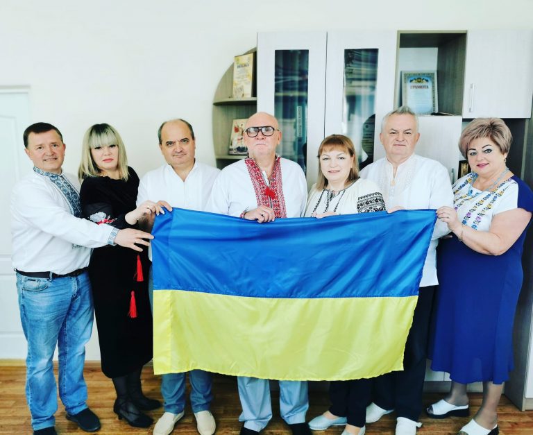 Медики Івано-Франківського обласного перинатального центру запустили патріотичний флешмоб до Дня Незалежності України (ВІДЕО)