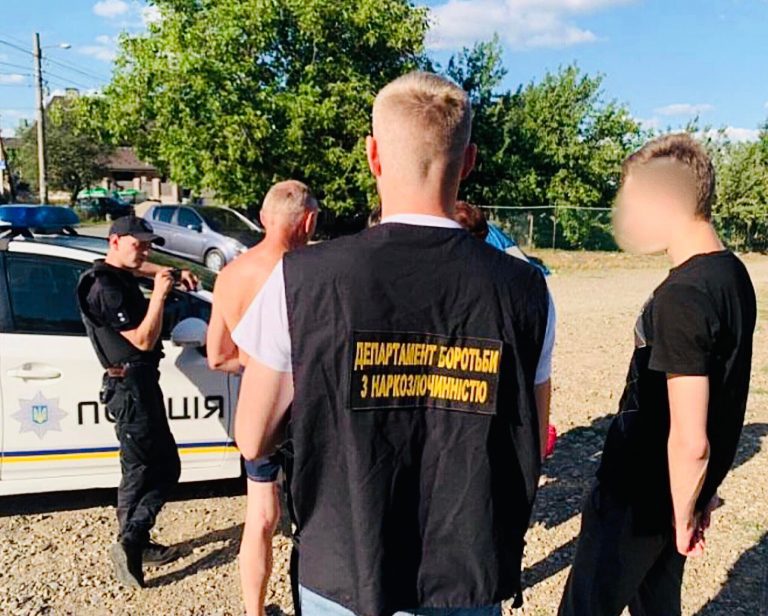 Продавав наркотики через Телеграм-канал: у Франківську затримали хлопця з "канабісом" (ФОТО) 11 Продавав наркотики через Телеграм-канал: у Франківську затримали хлопця з "канабісом" (ФОТО)