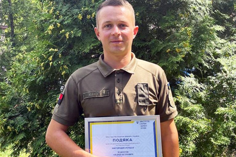Франківський медик, який захищає Україну на передовій, отримав подяку від МОЗ (ФОТО) 12 Франківський медик, який захищає Україну на передовій, отримав подяку від МОЗ (ФОТО)