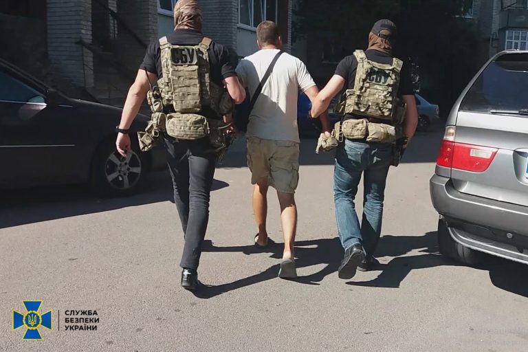 Не встиг передати ворогу інформацію: в Івано-Франківську затримали корегувальника вогню (ФОТО) 12 Не встиг передати ворогу інформацію: в Івано-Франківську затримали корегувальника вогню (ФОТО)