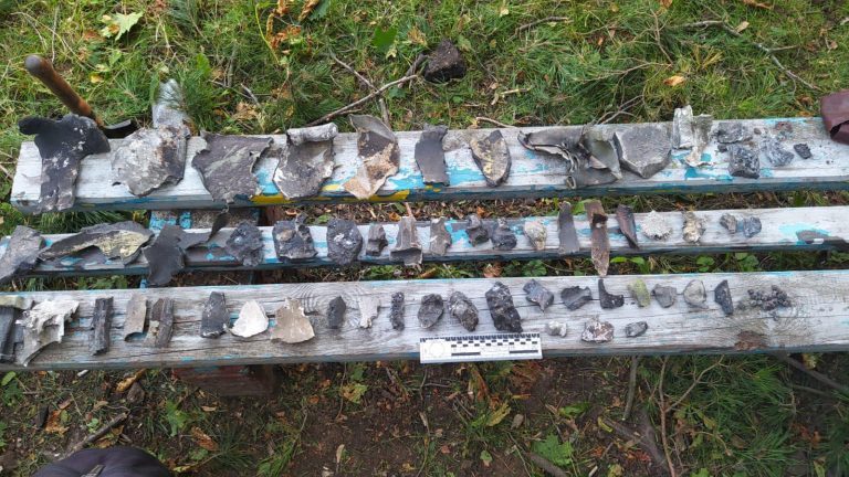 На світанку росіяни випустили ракети С-300 по Харкову: одна з них "поцілила" в землю (ФОТО) 8 На світанку росіяни випустили ракети С-300 по Харкову: одна з них "поцілила" в землю (ФОТО)