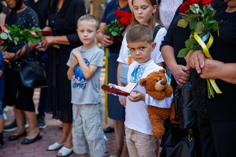 У Франківську рідні загиблих нацгвардійців отримали нагороди (ФОТО) 5 Вічна слава та пам’ять героям: у Франківську рідні нацгвардійців отримали нагороди (ФОТО)