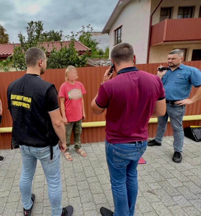 Торгувала наркотиками: поліцейські затримали 37-річну коломиянку (ФОТО) 9 Торгувала наркотиками: поліцейські затримали 37-річну коломиянку (ФОТО)