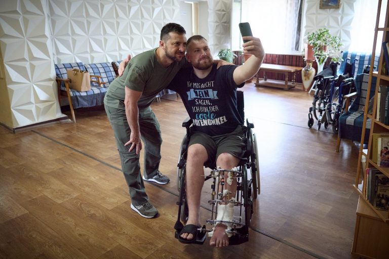 У Львові Зеленський відвідав поранених українських військових 9 300045385 3147149672202054 3721111692610265691 n