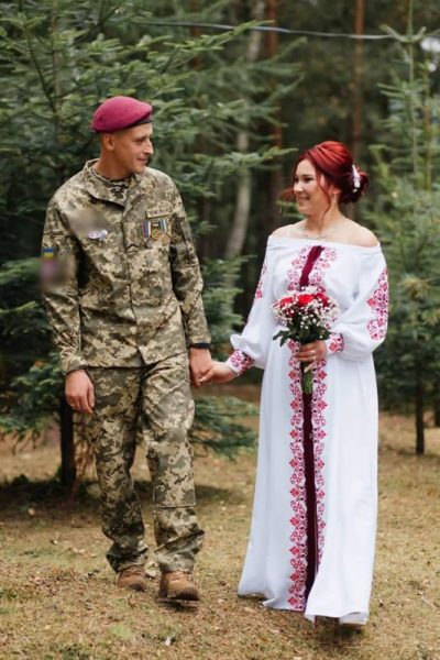 Ніхто і ніщо не може перемогти любов: на Коломийщині одружився військовий (ФОТО)
