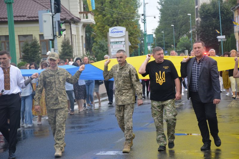 Підняття Державного прапора у Надвірній.