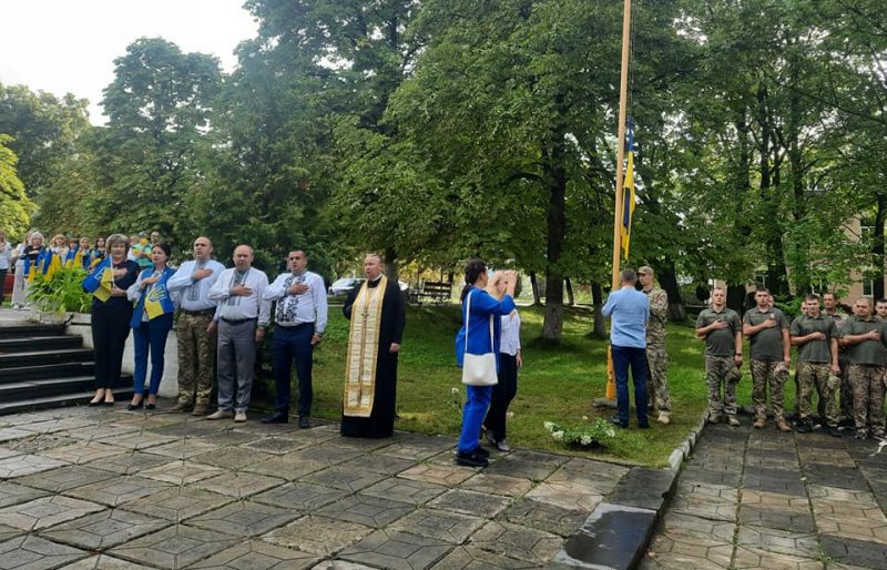 Підняття Державного прапора у Верховині.