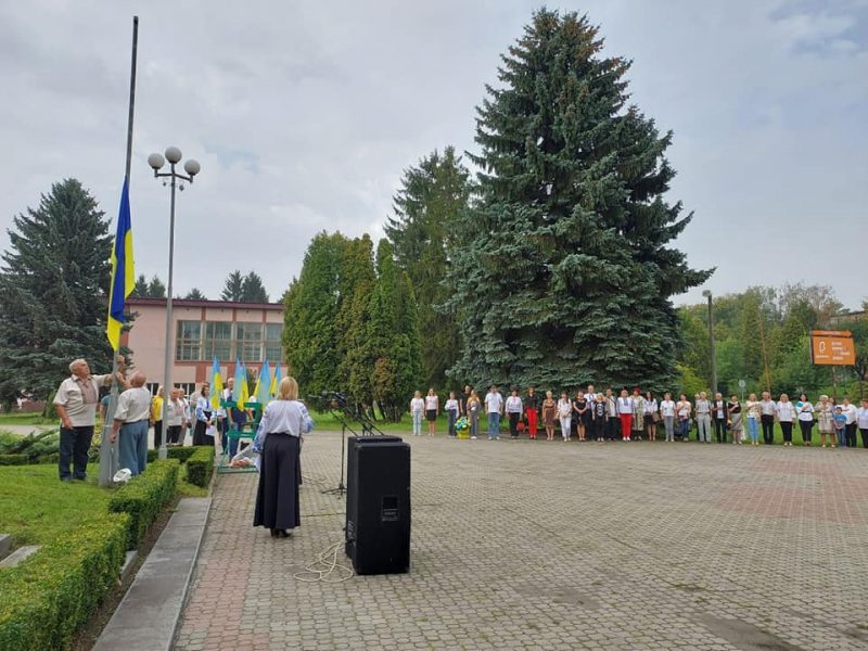 Підняття Державного прапор у Бурштині.